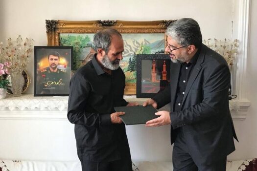 دیدار مدیرعامل فروشگاه‌های زنجیره‌ای شهروند با خانواده شهدای جنگ ۱۲ روزه