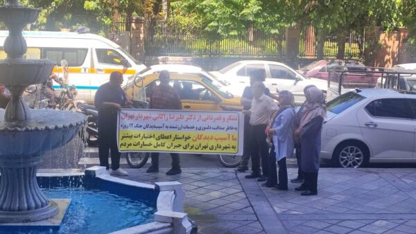 تجمع آسیب‌دیدگان جنگ مقابل شهرداری تهران/ برای جبران کامل خسارات‌مان به شهرداری اختیارات بیشتری بدهید