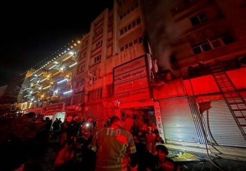 آتش‌سوزی یک مسافرخانه در خیابان سعدی/ ۷۰ نفر نجات یافتند