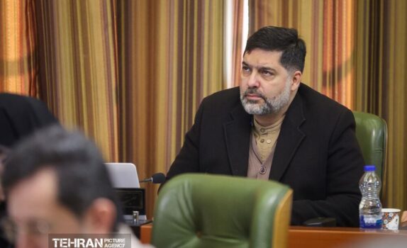 خانواده‌های شهدا و ایثارگران نباید در جامعه غریب واقع شوند