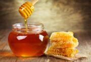 ۳ درمان خانگی با عسل