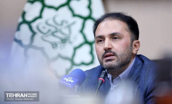 انتقال اشجار به یک ارگان نظامی/ نگهداشت درختان بعد از اتمام قرارداد پیمانکار با محل کاشت جدید است