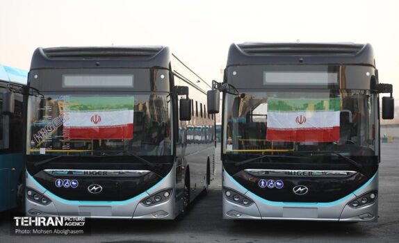 اتوبوس‌های برقی به‌رغم تمام سنگ‌اندازی‌ها به ناوگان عمومی تهران رسید/ افزوده شدن ۱۷۰۰ تاکسی برقی و ۲ رام تراموا به حمل و نقل عمومی پایتخت
