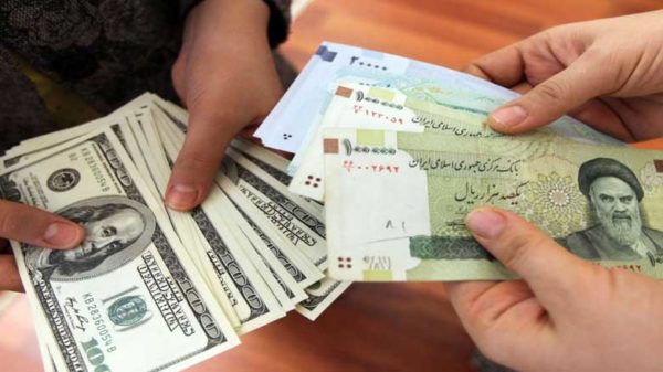 دلار به کانال ۱۲ هزار تومان بازگشت