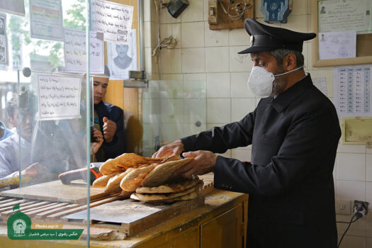 توزیع ۱۲۲ هزار نان رایگان در حاشیه شهر مشهد