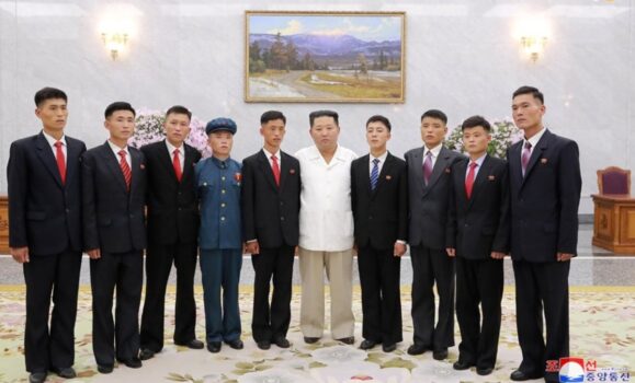 (عکس) رهبر کره شمالی لاغرتر از همیشه!