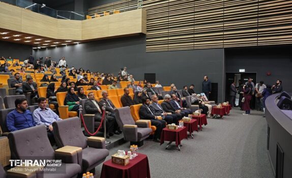 از تجلیل از خانواده شهید رجب‌پور تا قول شهردار به خبرنگاران