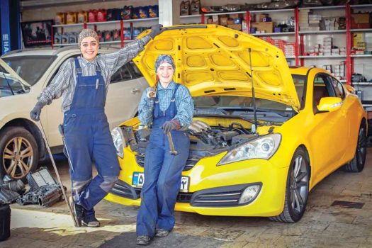 روایت شغل دختران مکانیک در تهران