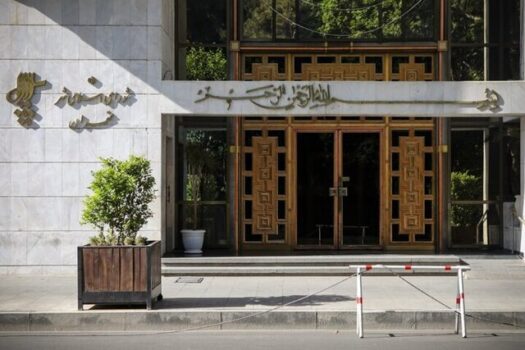 آیا چمران در زمینه رعایت موضوع و زمان تذکرات اعضا جانبداری می‌کند؟