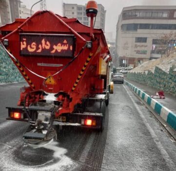 استفاده از «فرچه برفروب» در معابر برفی تهران برای نخستین بار