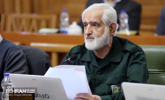 پنج هزار قبر هم برای سربازان آمریکایی کم است کل کشور را گورستان آنها می‌کنیم