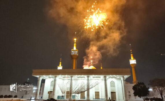 نورافشانی آسمان حرم امام خمینی(ره) همزمان با نیمه شعبان