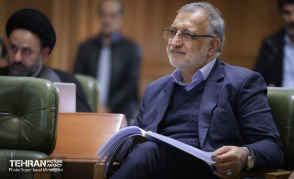 آیا باید میگفتیم به دلیل شرایط انتخاباتی مدیریت شهری به آسیبدیدگان جنگ کمک نمیکنیم؟/ لایحه حمل و نقل رایگان را با قضاوت شخصیتان نسنجید