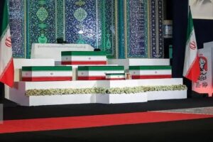 وداع با پیکر رهبر شهید تا شامگاه یکشنبه ادامه دارد/ پخش صدای رهبر شهید انقلاب پیش از نمازهای جماعت