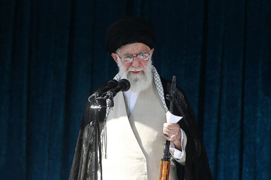 امام خامنه‌ای در خطبه‌های نماز عید فطر: معامله‌ی قرن هرگز تحقق پیدا نخواهد کرد