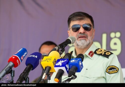 انتقاد رئیس پلیس کشور از توزیع غذای رایگان در محلات شوش و مولوی/ خانه‌های پلاک‌قرمز را به‌صورت دائمی مسدود کردیم