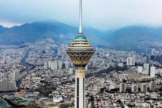 دخترها میتوانند از برج میلاد رایگان بازید کنند