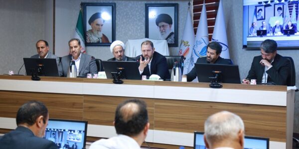 انجام دادن کار با پول و امکانات هنر خاصی نیست، کار خاص این است که مردم در امور مشارکت کنند/ همه باید سفیر خدمت به مردم در تمامی حوزه‌ها باشیم/ هر جا بتوانیم باری از دوش دولت برداریم باید آن را انجام دهیم