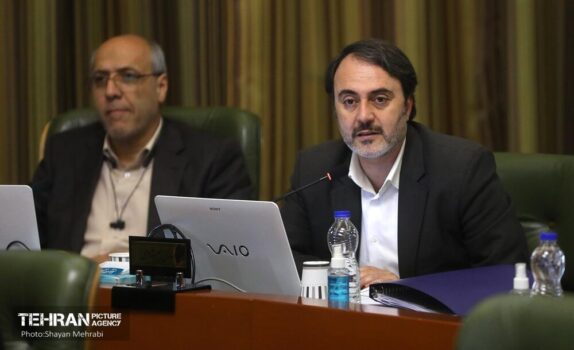 مردم باید با بزرگواری خود افراد ناتوان در مدیریت آب را ببخشند