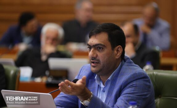 نباید عملکرد خودمان در ۴ سال اخیر را با دوره پنجم که تقریباً تمام پروژه‌ها تعطیل بود، مقایسه کنیم