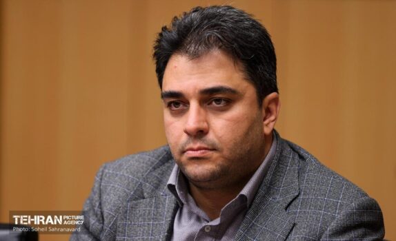ثبت بیش از ۱۰ میلیون و ۳۰۰ هزار سفر در مترو تهران طی دو روز در آیین وداع/ فردا از ساعت ۵ صبح ناوگان اتوبوسرانی آماده خدمترسانی است