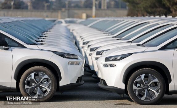 تا هفته آینده ۱۰۰ تاکسی آیون پلاک‌گذاری خواهند شد