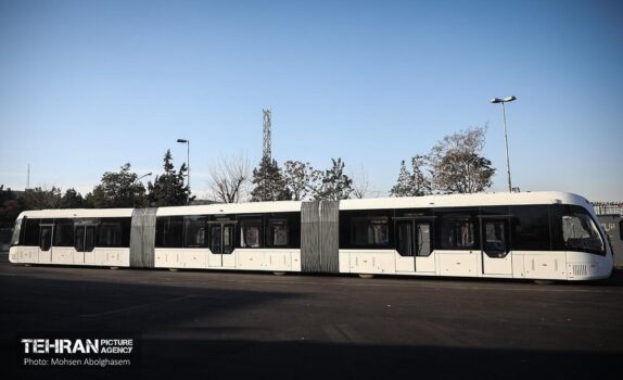 مخالفت‌ها با تراموا سیاسی است