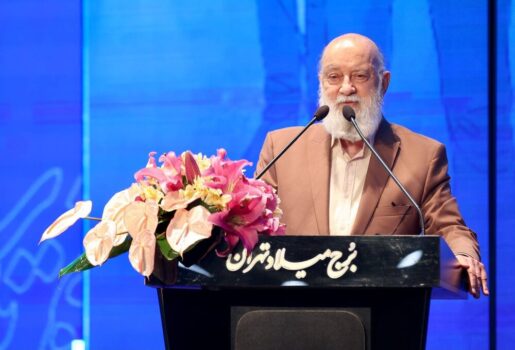 کارگران خط مقدم پیشرفت شهر هستند