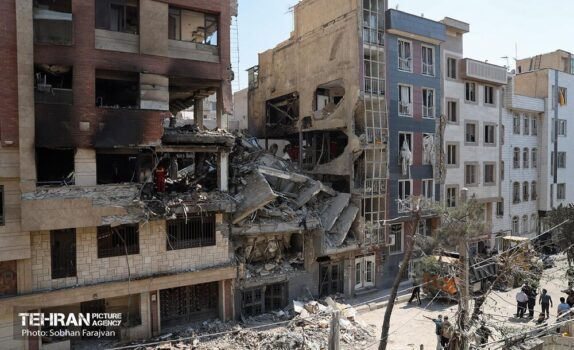 اقدامات شهرداری برای انتقال نخاله‌های ساختمانی از نقاط مورد حمله رژیم صهیونی