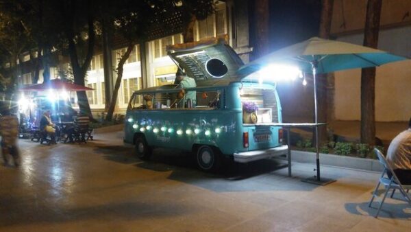 کاهش حضور ون‌کافه‌های غیرمجاز در تهران/ لزوم ورود جدی وزارت بهداشت به موضوع ون‌کافه‌ها