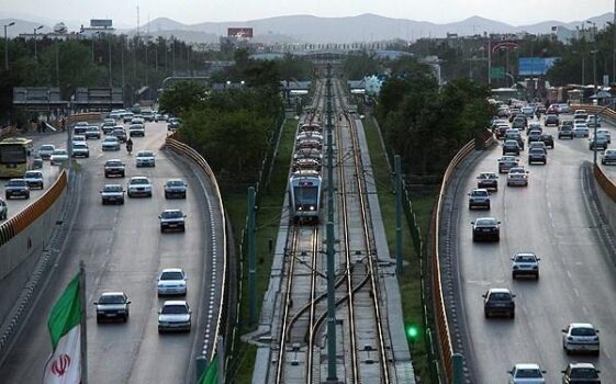 یادداشت/ مدیریت حمل‌ونقل عمومی و معضل خودرومحوری در مشهد؛ ارزیابی کارآمدی خطوط قطار شهری، اتوبوس‌رانی و نقش آن‌ها در کاهش آلودگی و ترافیک