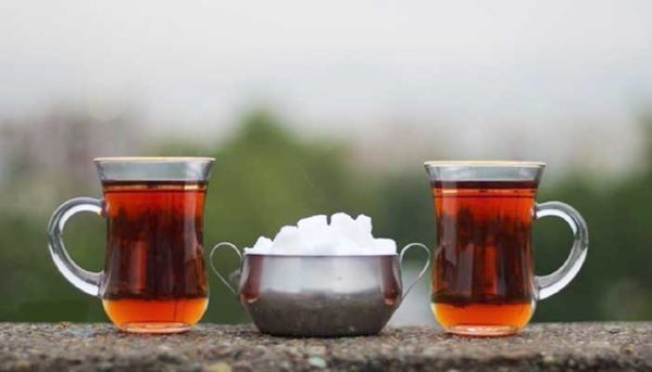 ۹ دلیل برای پرهیز از مصرف بیش از حد چای