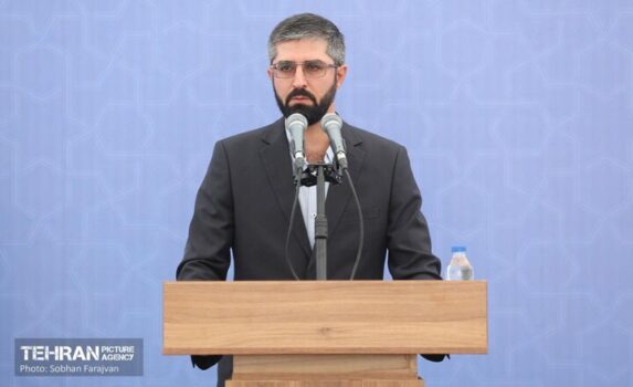 ضرورت همکاری وزارت کشور برای تامین ون معلولان و جانبازان/ یک ماه است اتوبوس‌های وارداتی درگیر فرایند اداری هستند