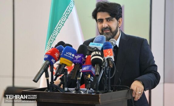 مسیر جدید شهرداری تهران برای واردات ناوگان برقی از چین/ برای مرمت سردر باغ ملی هم‌افزایی بین دستگاهی لازم است