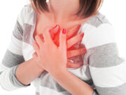 علائم حمله قلبی در زنان/ این ۸ علائم را جدی بگیرید